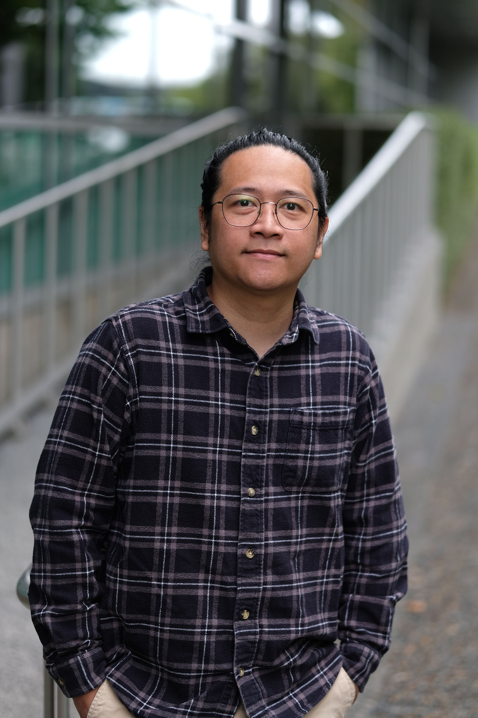 Portrait photo of Dennis Suba