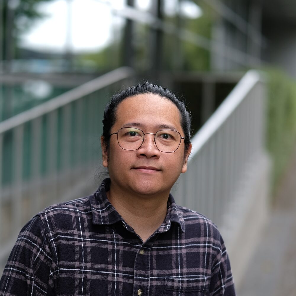 Portrait photo of Dennis Suba